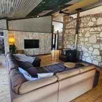 Myanora Farmstay, hotel i Haines