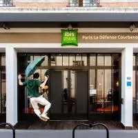 ibis Styles Paris La Défense Courbevoie – hotel w mieście Courbevoie