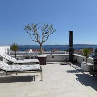 Apartment Doktor Jan with rooftop and sea view, hotel in Trogir