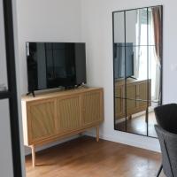 BRIGHT apartment Split with garage, hotel in Split