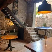 Suite parentale avec un petit salon, hotelli kohteessa Homps