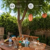 Le Cocon Méditerranéen - Plage à 5 min - Place de Parking - Barbecue - Terrasse, hotel u gradu 'Le Barcarès'