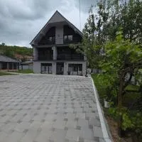 Zikin dom, hotel en Željuša