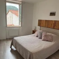 La Tomette - Gîte Eco Responsable - Le charme de l'authentique Climatisé, hotel en Maury