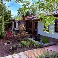 Ferienhaus an den Eichen، فندق في آشرسليبن