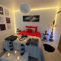 Love room proche du bassin , jacuzzi, jardin privé、マルシュプリムのホテル