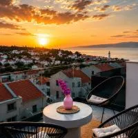 Modern Sunset Sea View Apartment with Large Terrace - Immortelle, hotel a Sutivan