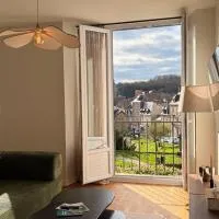 Noya - Séjour unique avec vue sur le château, ξενοδοχείο σε Fougères