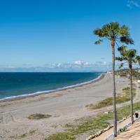 Estepona Garden House Beach Frontline, hotel en Estepona