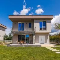 Garden Breeze Stay Villa 1 - Gala Residence by PikHost, hotel v destinaci Drač