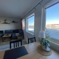 Mehamn, Holmeveien 10 Appartment on ground floor, хотел в Мехамн