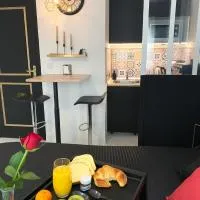 La Suite Nocturne Climatisée avec écran Cinéma，費爾昂塔德努瓦的飯店