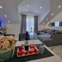 Luxury Apartment Megy, hotel Otocsánban