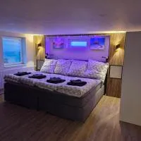 Exklusive Ferienwohnung nahe Phantasialand & Köln I XL-Bett & Wellness, hotel en Kerpen