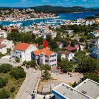Apartments with parking space Jezera, Murter - 5121, hotel u gradu Jezera