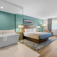 Quality Inn & Suites Hermosa Beach، فندق في هيرموسا بيتش