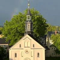 Apartment an der Rödlitzer Kirche، فندق في Niederdorla