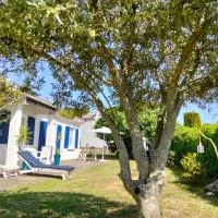 Maison oléronaise avec la plage à pied et la piste cyclable au bout du jardin, hotel u gradu Doli d'Oleron