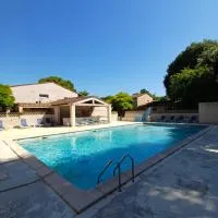 Studette climatisée, Terrasse 18m2, Grande Piscine et Grand Parking, hotel u gradu 'Quissac'