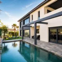 Villa d'Exception avec Spa, Sauna & Piscine Chauffée - 20mn Montpellier โรงแรมในBeaulieu