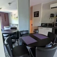 Appartement climatisé central 2 chambres, hotel di Bruniquel