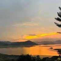 Elee Villa - Waterfront Retreat with Victoria Reservoir & Mountain Views, khách sạn ở Teldeniya