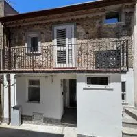 "DOMUS LEONE" - Nel Borgo di Capri Leone – hotel w mieście Capri Leone