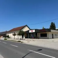 Gästehaus Stögmüller, хотел в Asten