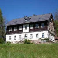 Škola Kačerov, hotel Zdobnicében