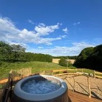 Hupkac Glamping retreat – hotel w mieście Vodranci