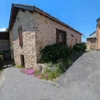 Sonnac에 위치한 호텔 Petit studio paisible au cœur du village