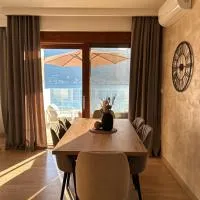 Paola Sea View Apartment, hotel en Dobrota