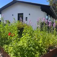 House with a lovely location، فندق في Børkop