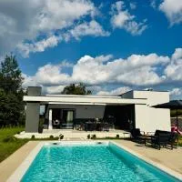 Aurora Noir Retreat, ξενοδοχείο στη Μπάνια Λούκα