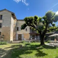 Chambres d'hôtes de l'Ancienne Gendarmerie de Cadouin、Cadouinのホテル
