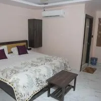 V Rooms، فندق في Pendurti
