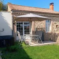 Maisonnette en pierre, מלון בSaint-Victor-de-Malcap