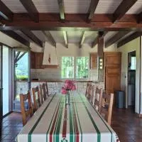 Maison familiale Pays Basque,Ahaxe-Alciette-Bascassan的飯店
