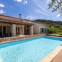 Chambres D'hôtes Mondon Le Haut, hotelli kohteessa Saint-Fortunat-sur-Eyrieux