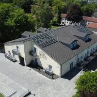 Boardinghouse Schellenberg، فندق في دوناوفورت