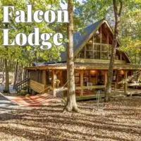 Falcon Lodge - hot tub fire pit & games, hotel v destinaci Mentone