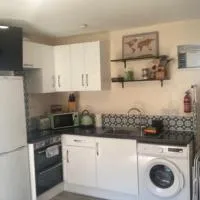 MeadowView Apartment B - 2 mins walk to Carrigaline town, sleeps 4, готель у місті Карріґалін