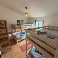 Algarve Surf House - Hostel for Hikers, hotel i Raposeira