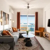 2 BR, Sea View, Balcony, Pool, Near Beach - Casa Terracotta, hotel u gradu Klorakas