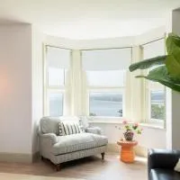 Luxury Coastal Penthouse Sleeps 8 Best Views Exmouth, hotel en Exmouth