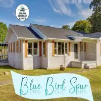 Blue Bird Spur Outdoor Dining, Fire Pit & Games!, hotel en Rossville