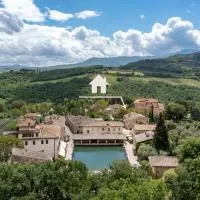 Casa alla Vecchia Posta di Bagno Vignoni، فندق في بانيو فينيوني