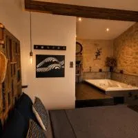 Cézac में, होटल Le Lovy , Studio indépendant avec Jacuzzi