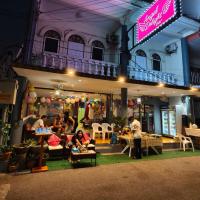 Angel delight bar, hotel v destin&aacute;cii Patong Beach