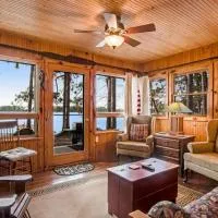 Bucky's PineIsle Retreat, hôtel à Three Lakes